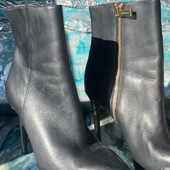 Michael Kors Ankle high black heels! - Picture 4 of 4